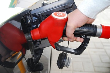 За девять месяцев 2025 года в Карелии стоимость бензина выросла на 14%