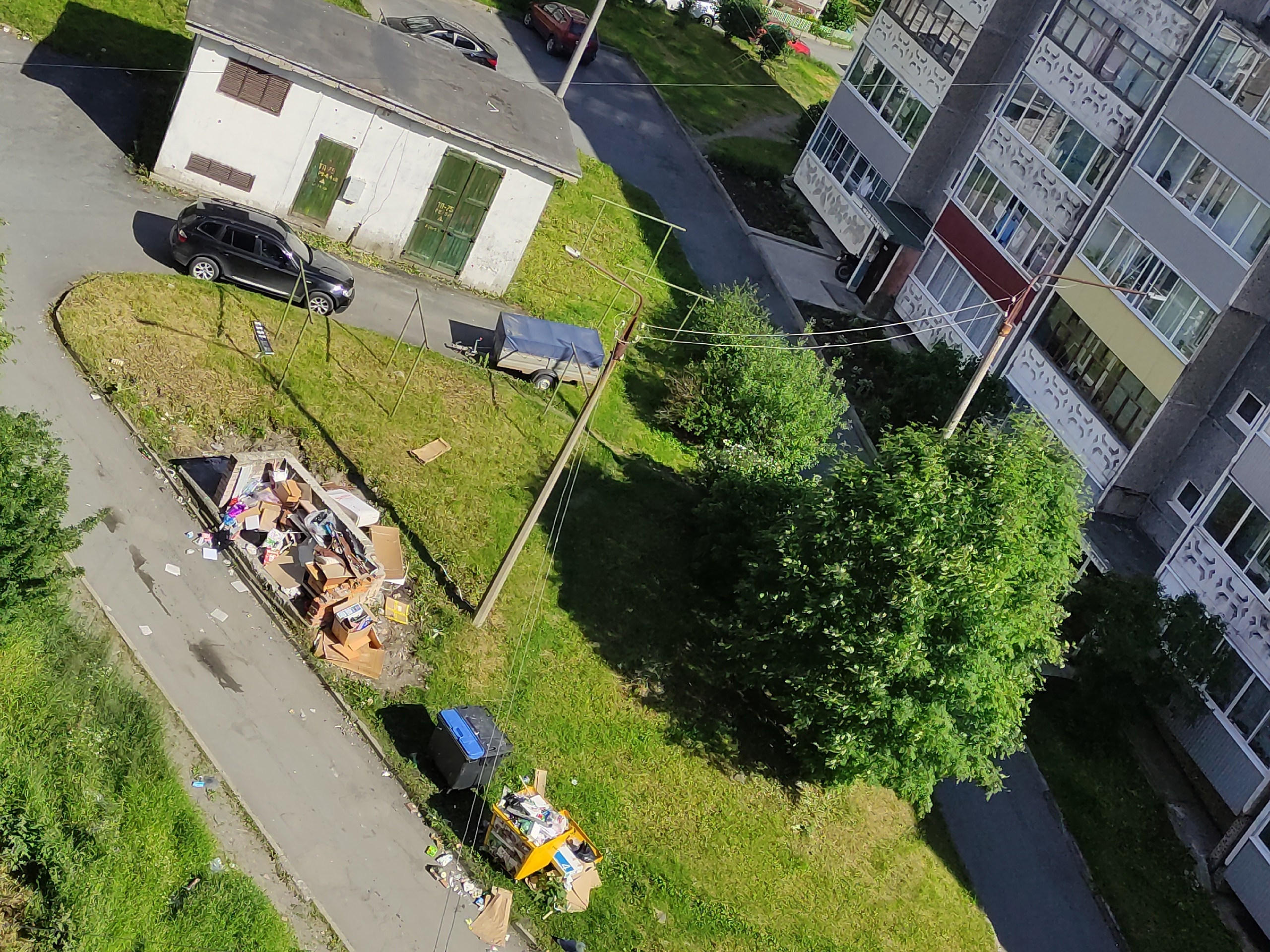 Мусор у подъездов и дети рядом: жители Кондопоги устали от бардака