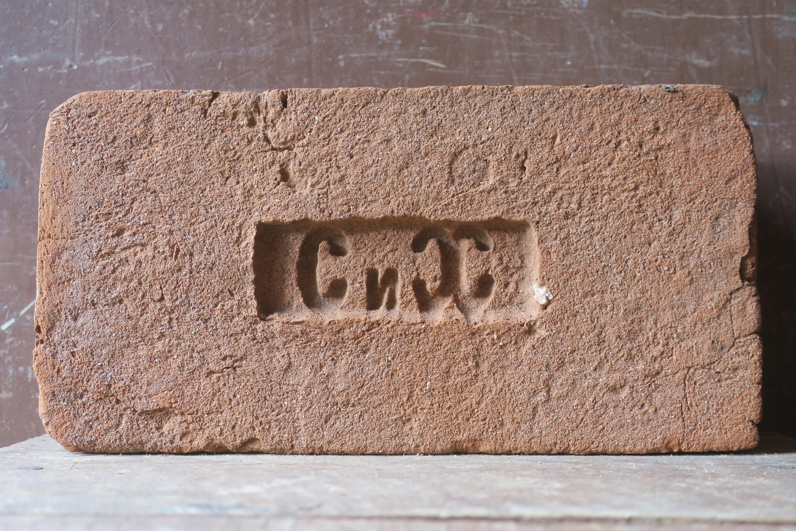 В сети рассказали про брендовые кирпичи из Онеги