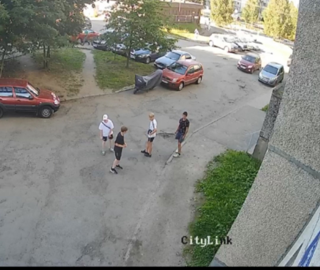 Подростки подвергли буллингу продавщицу в густонаселенном районе Петрозаводска