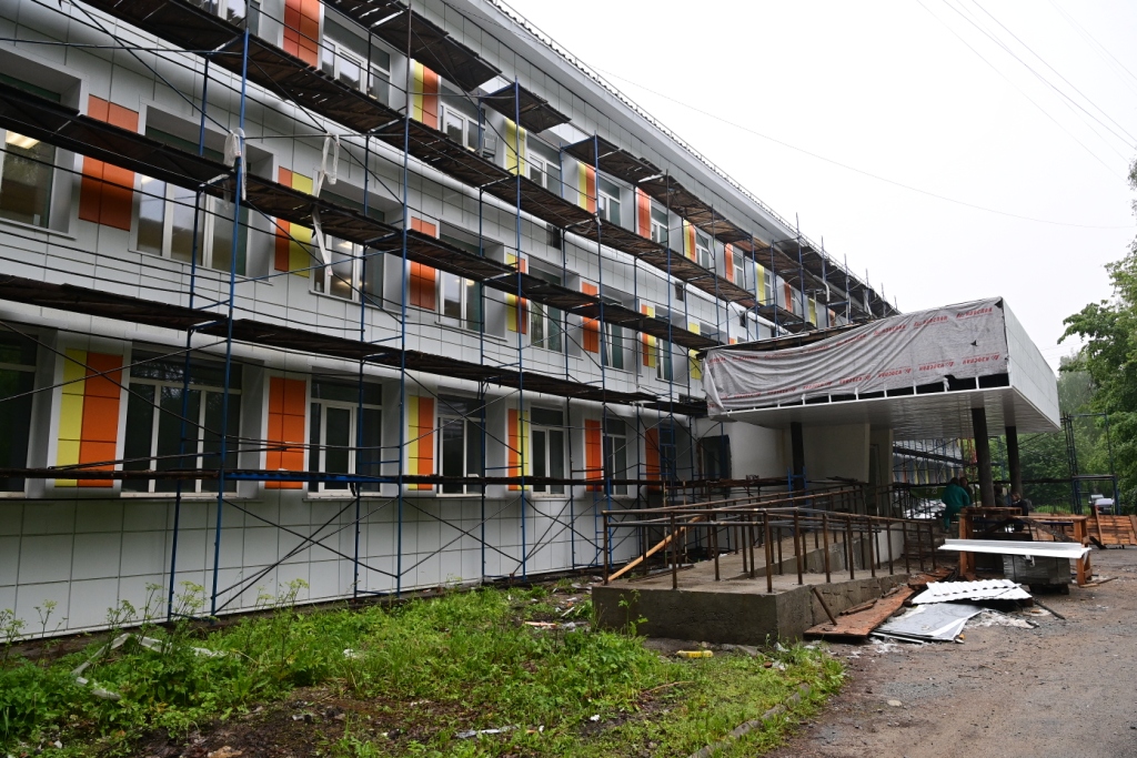 Капитальный ремонт здания младшей школы Медвежьегорска планируют завершить к началу учебного года