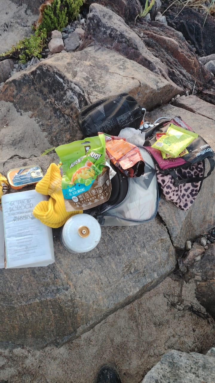 Волонтеры нашли вещи пропавшей в Белом море туристки