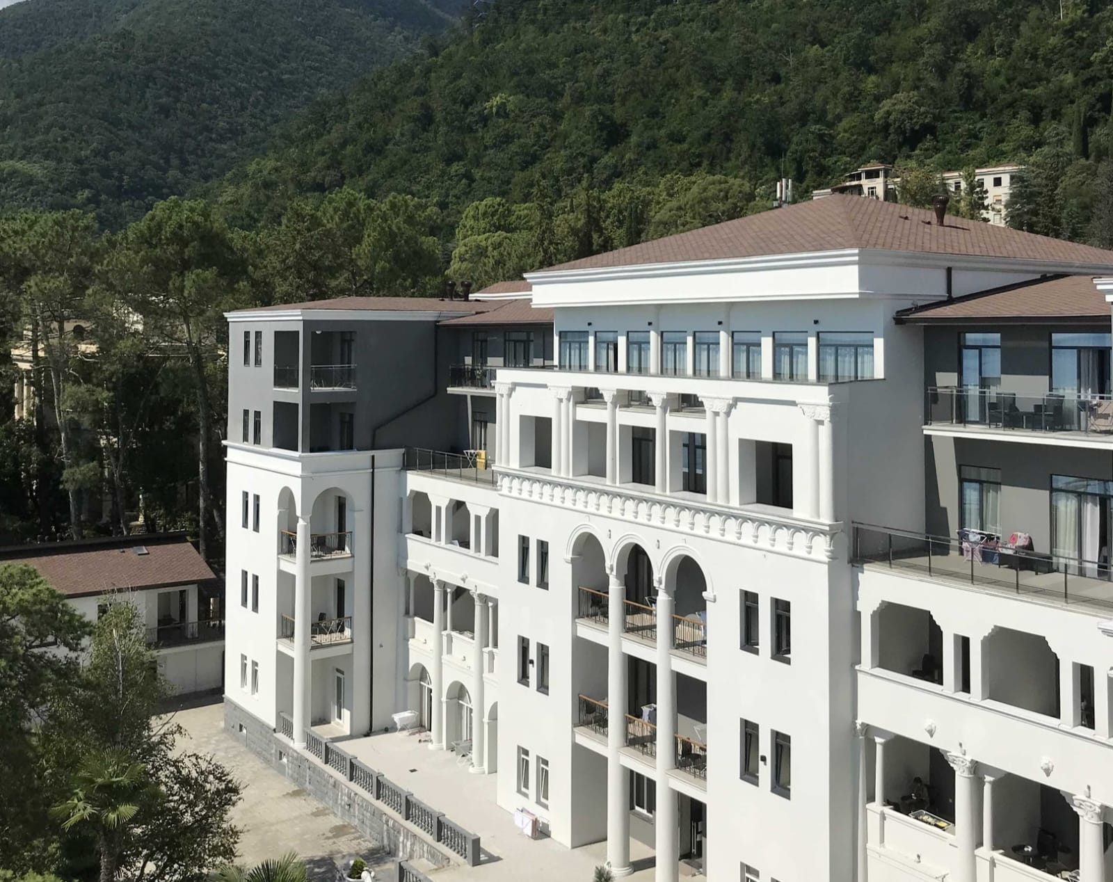 Российские туристы угрожают нацбезопасности Абхазии, так считает директор Фонда Кино страны