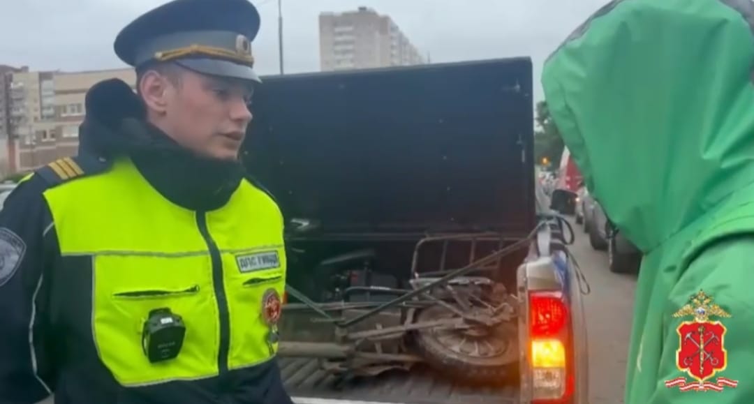 Тысячи нарушений зафиксировала полиция Питера, проверив курьеров маркетплейсов