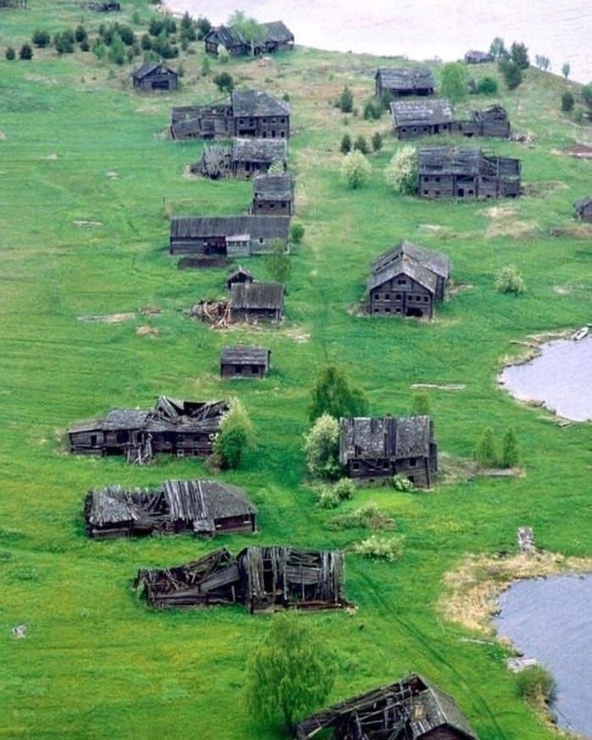 В сети рассказали о заброшенной деревне на берегу Онежского озера