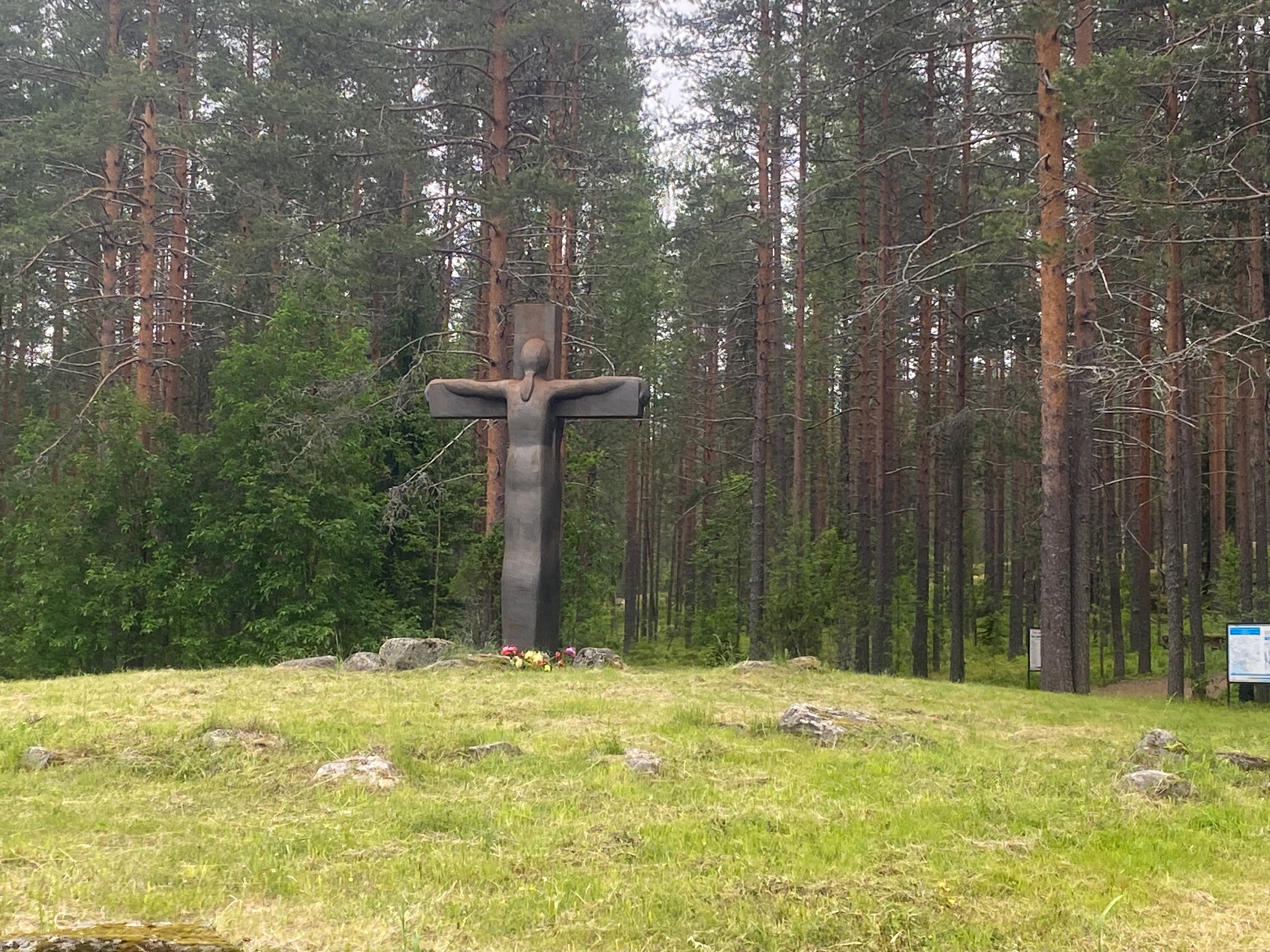 В Карелии заржавел «Крест скорби»