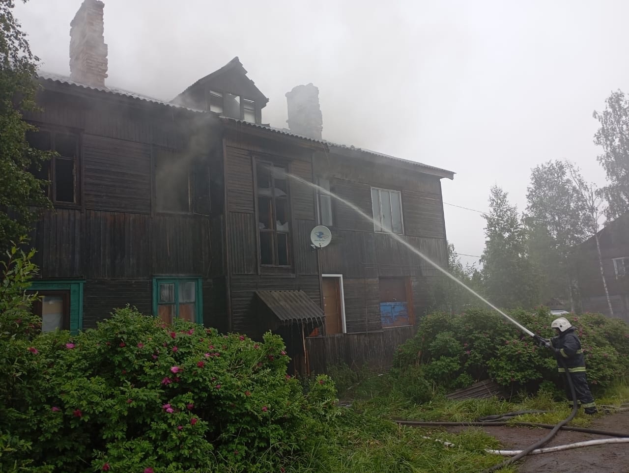 Крупный пожар бушевал ночью на западе Карелии