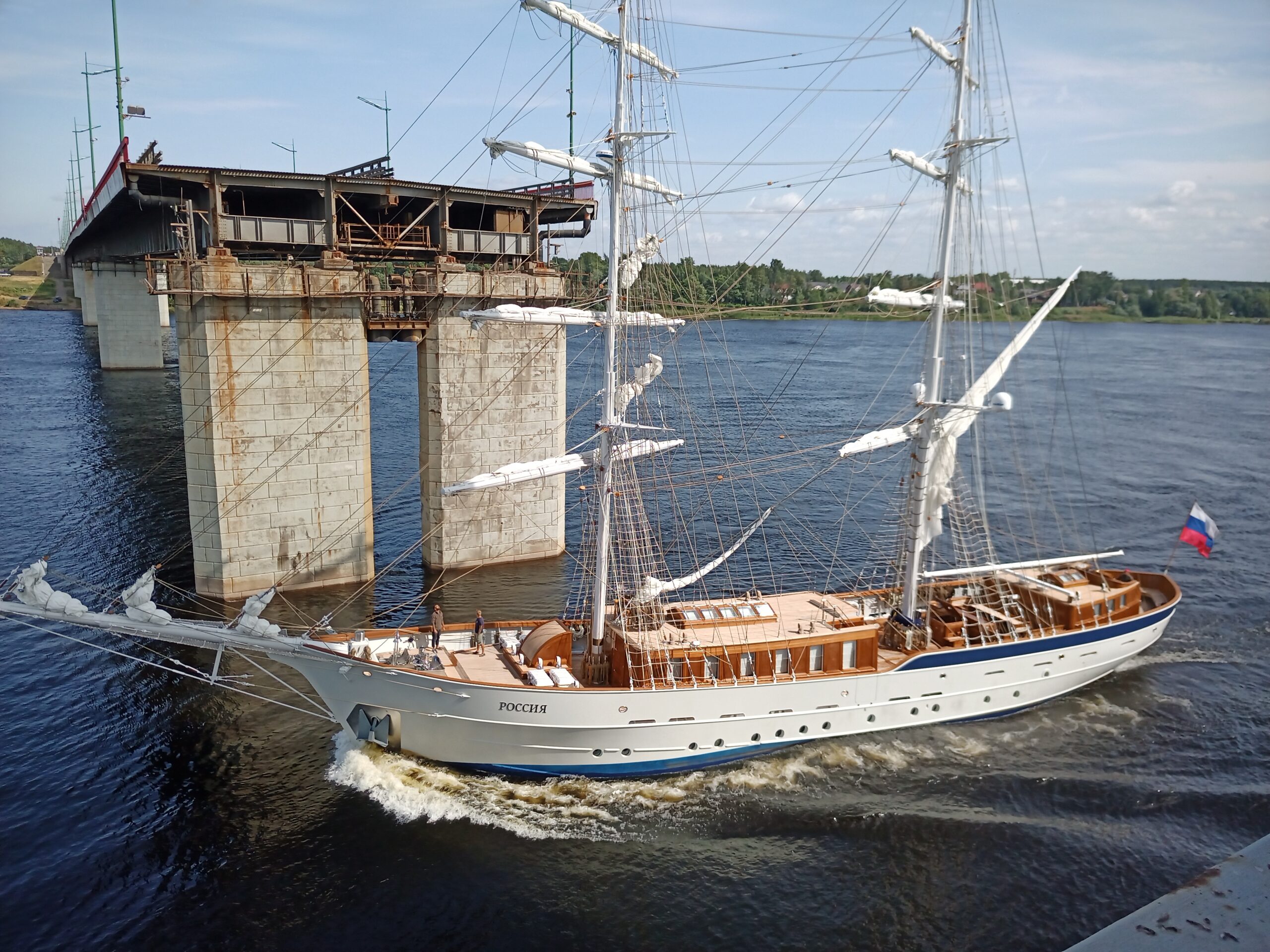 Бриг «Россия» и парусно-моторная яхта «Orca» 7 июня остановят движение по Ладожскому мосту