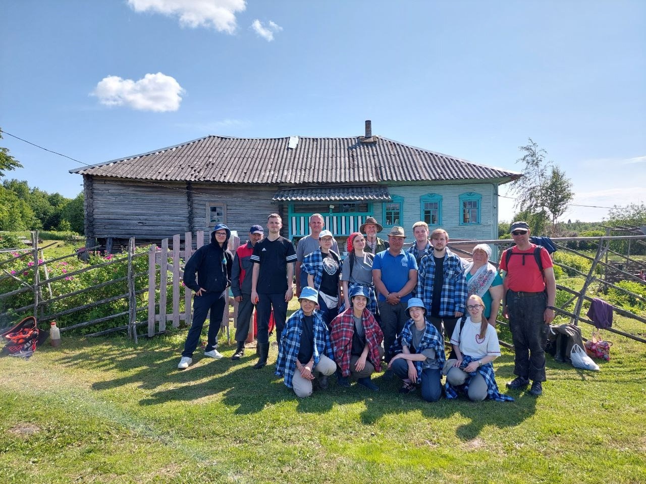 Выпускники вузов помогли благоустроить братскую могилу в Карелии