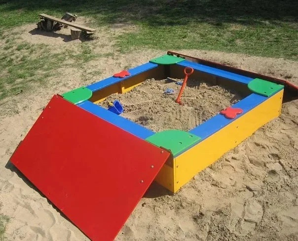 Депутат заксобрания отреагировал на ЧП в Кеми, где в детский сад привезли песок с миной