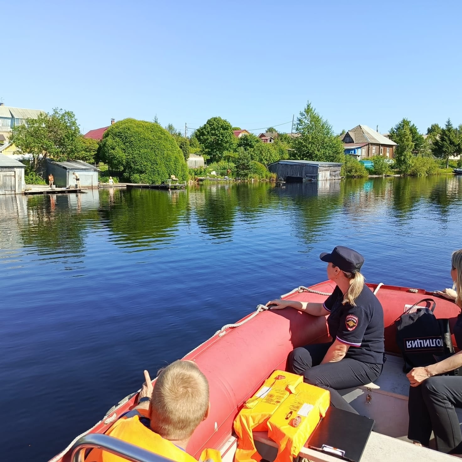 Полицейские обнаружили 11 детей без родителей у водоемов в Карелии