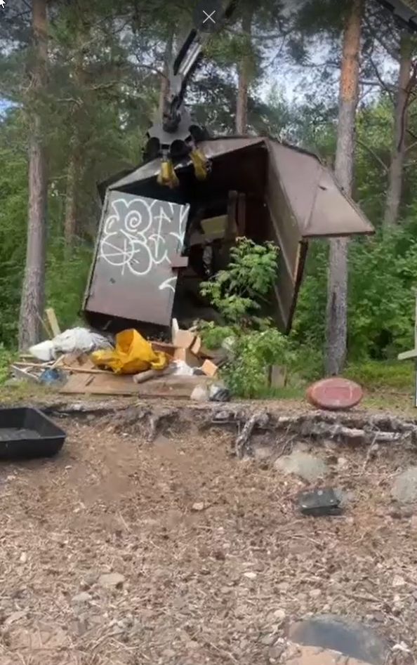 Подрядчик добрался до Сайнаволока: незаконные гаражи снесли в отдаленном районе Петрозаводска