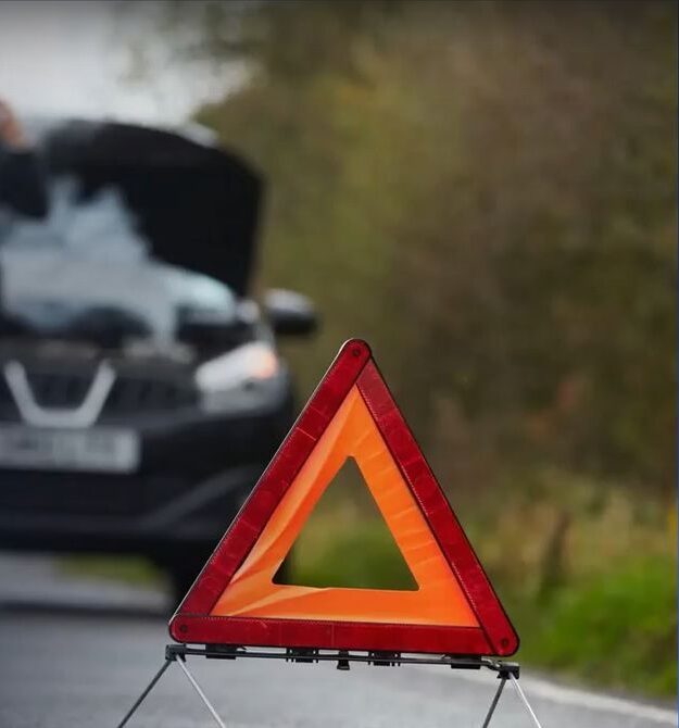 Пенсионер в Медвежьегорском районе попал под колеса иномарки, когда переходил дорогу в неположенном месте