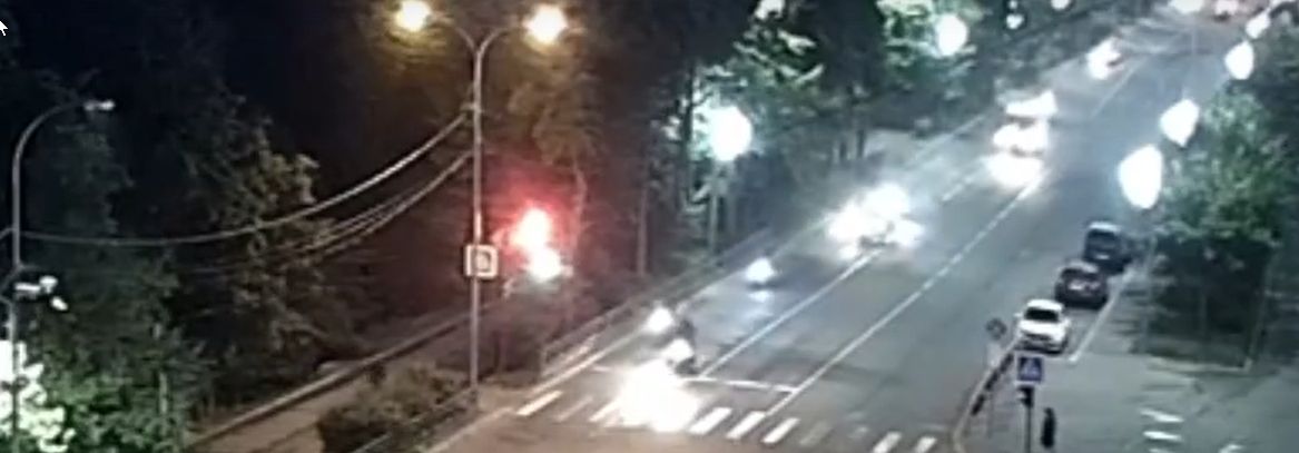 Появилось видео с теми, кто устроил ДТП в центре Петрозаводска, где перевернулся байкер