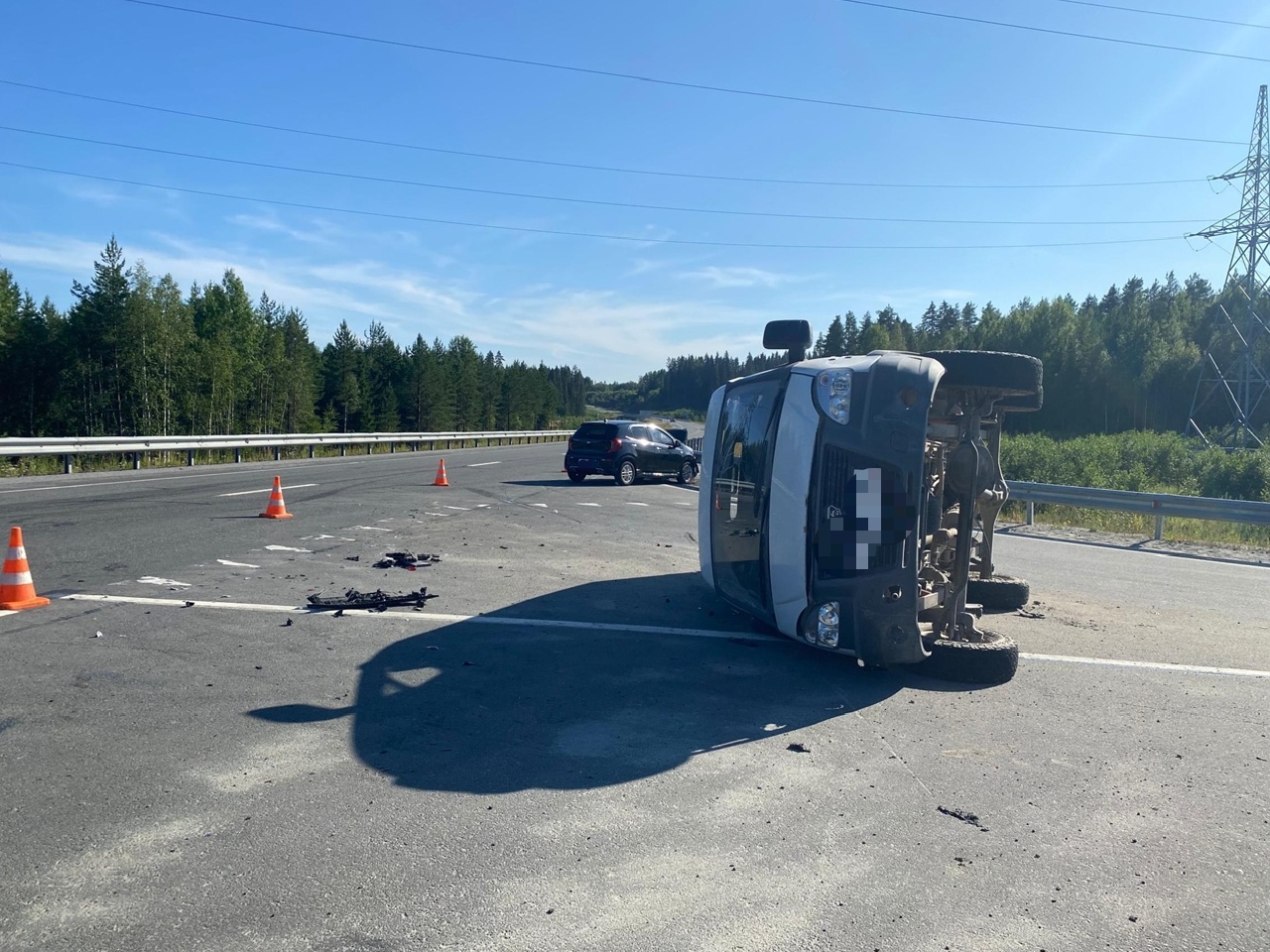 Стало известно, как автоледи на иномарке положила набок микроавтобус в Лахденпохском районе