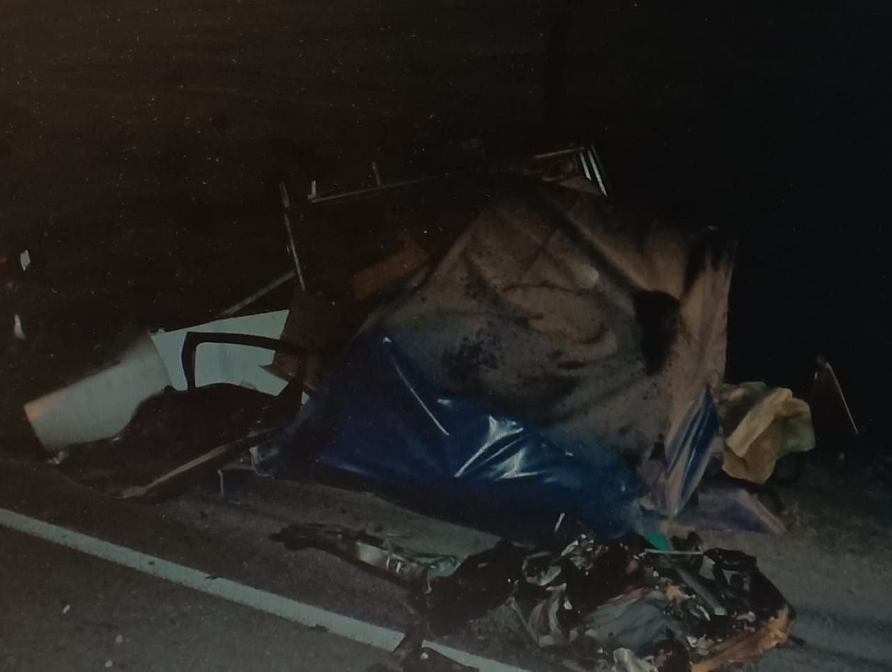 Шесть человек пострадали в страшном лобовом столкновении автомобилей на трассе в Карелии