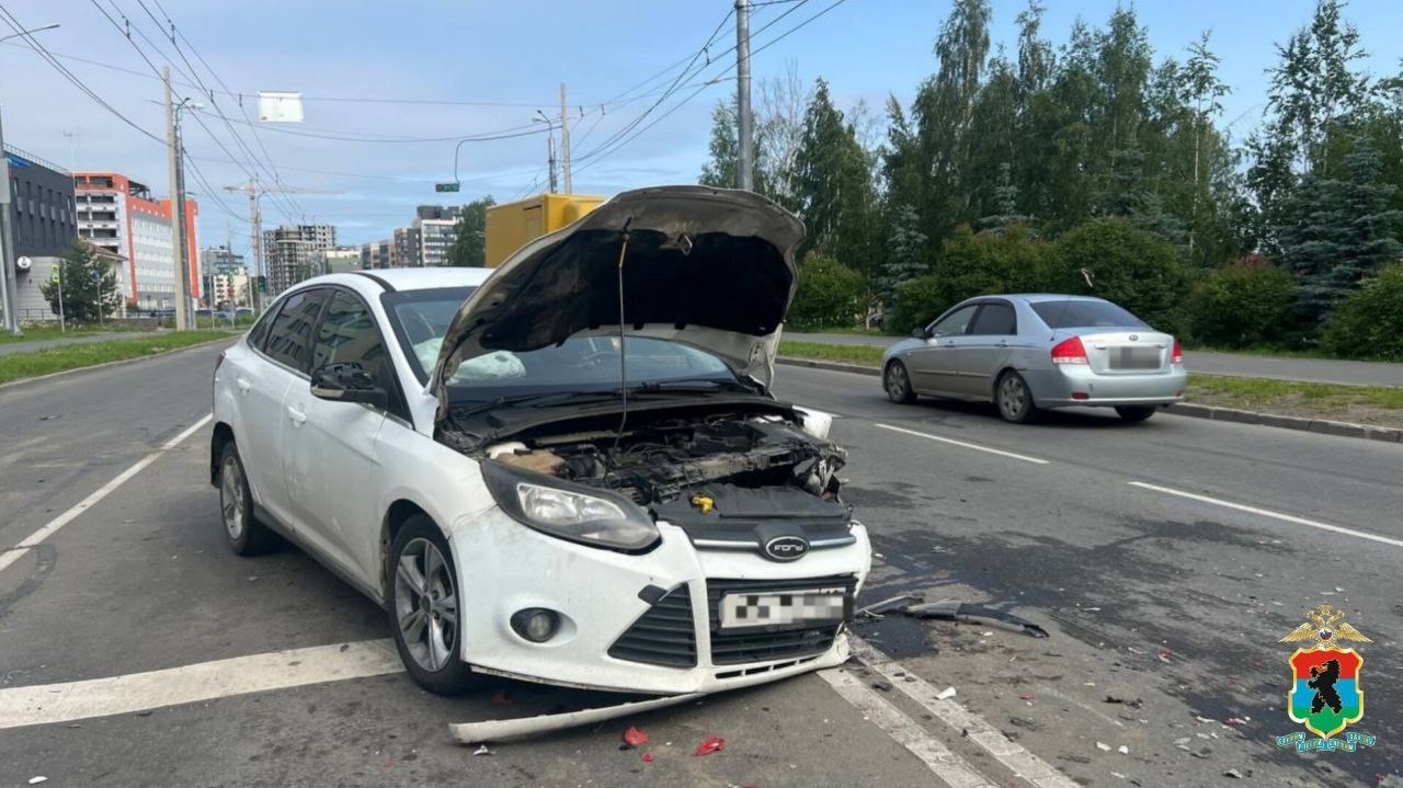 В центре Петрозаводска разбились три машины