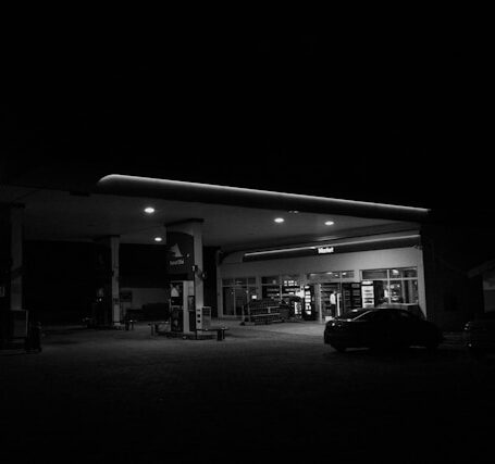 Подрезавшая чужой мобильник на автозаправке гостья Карелии может угодить в колонию