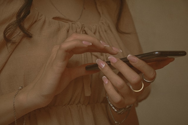 Мать и дочь в Карелии без колебаний перевели больше 3 млн рублей на будто бы безопасные счета — деньги получили аферисты