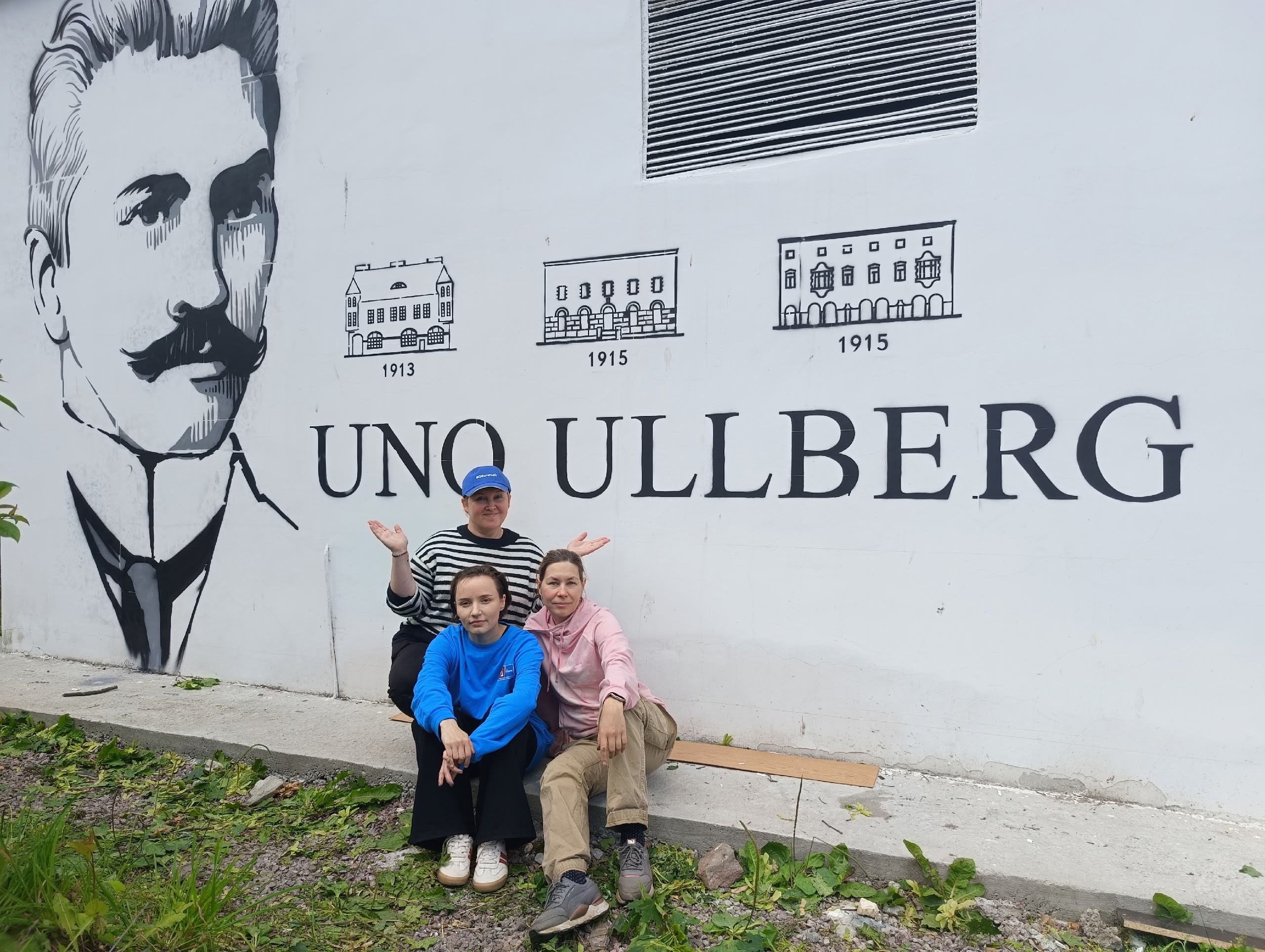 Мурал с изображением Уно Ульберга восстановили на стене здания в Сортавале