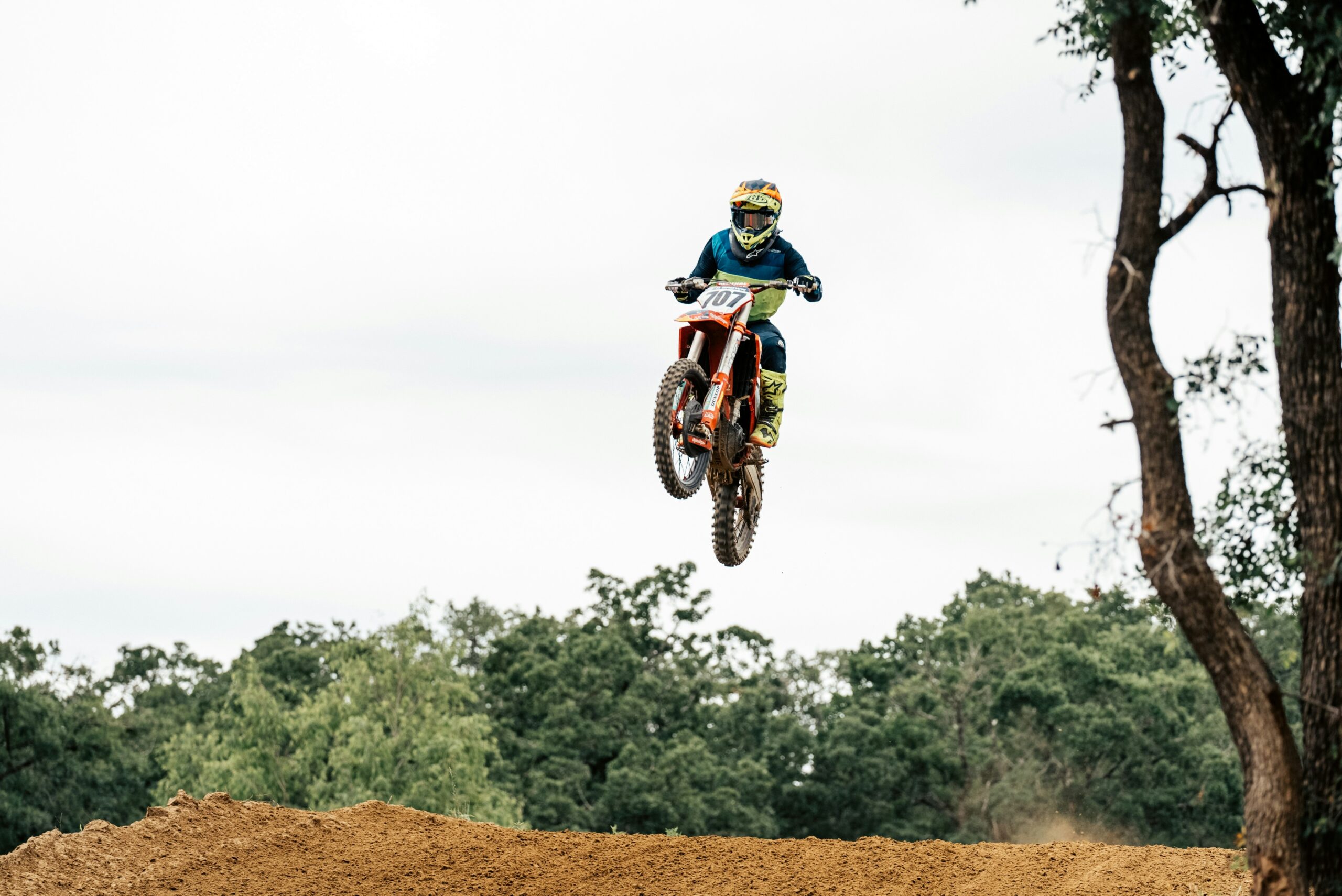 Лыжная трасса на севере Карелии превращается в мотодром