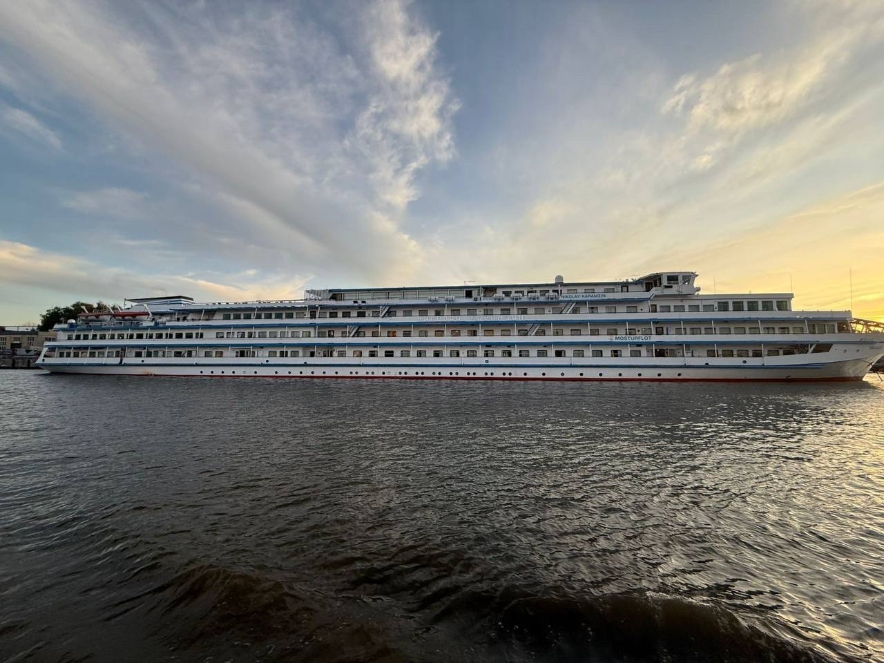 Прокуратура разбирается с очередным массовым отравлением на теплоходе той же компании, что в мае организовала антисанитарный круиз через Карелию