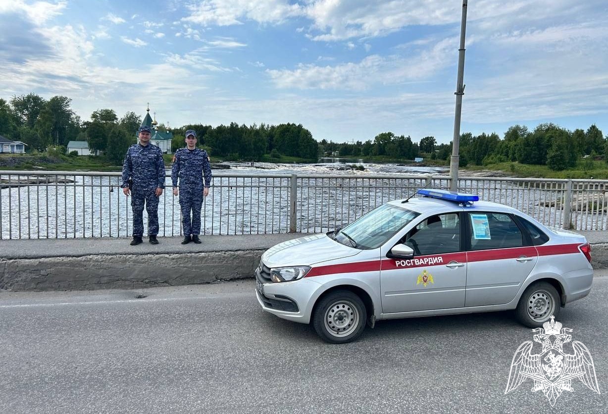 Росгвардейцы спасли женщину в Беломорске от гибели