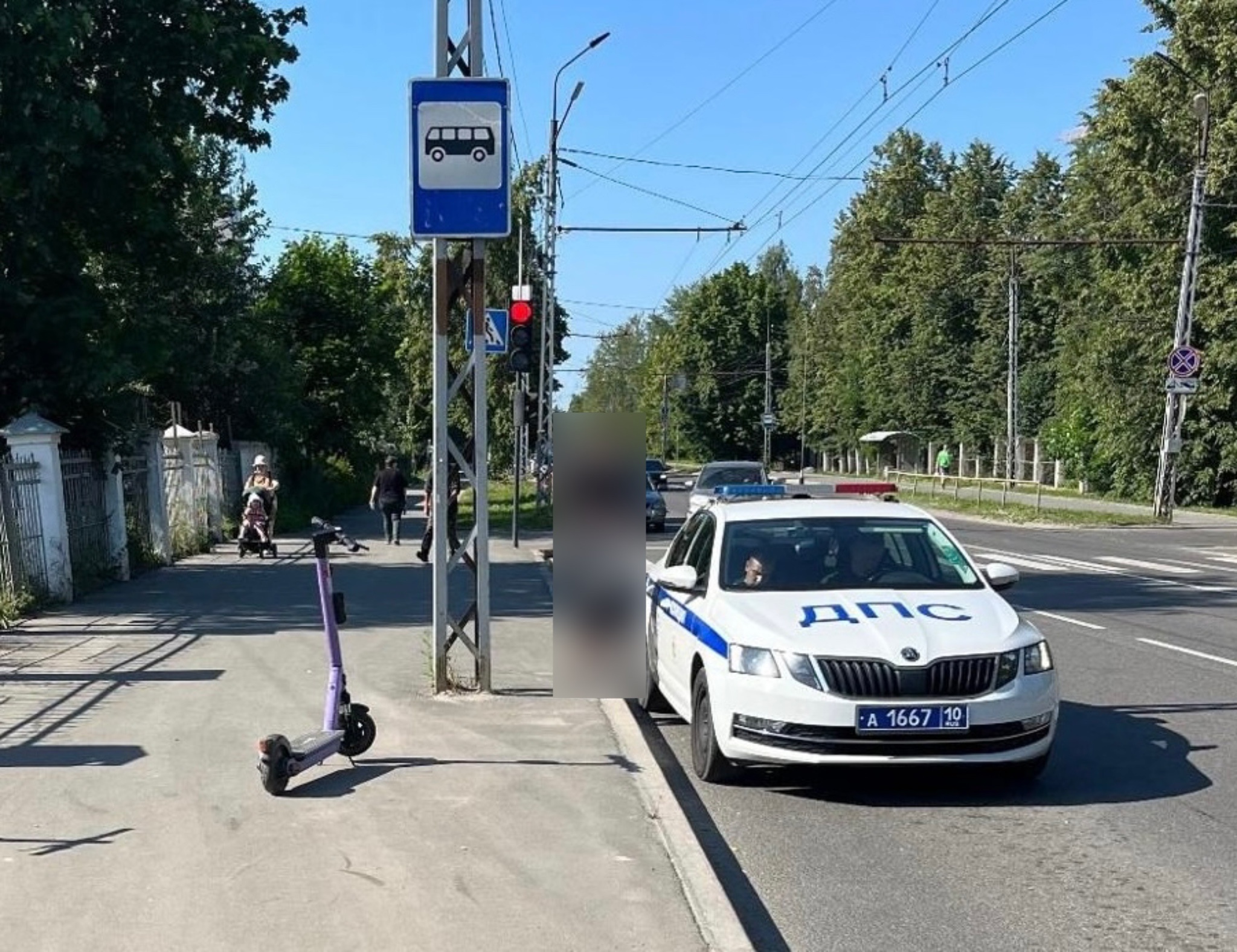 Самокатчик сбил девочку на тротуаре в центре Петрозаводска