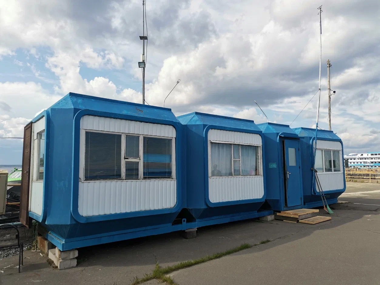 Бесхозные контейнеры обнаружили на пассажирских причалах в Петрозаводске