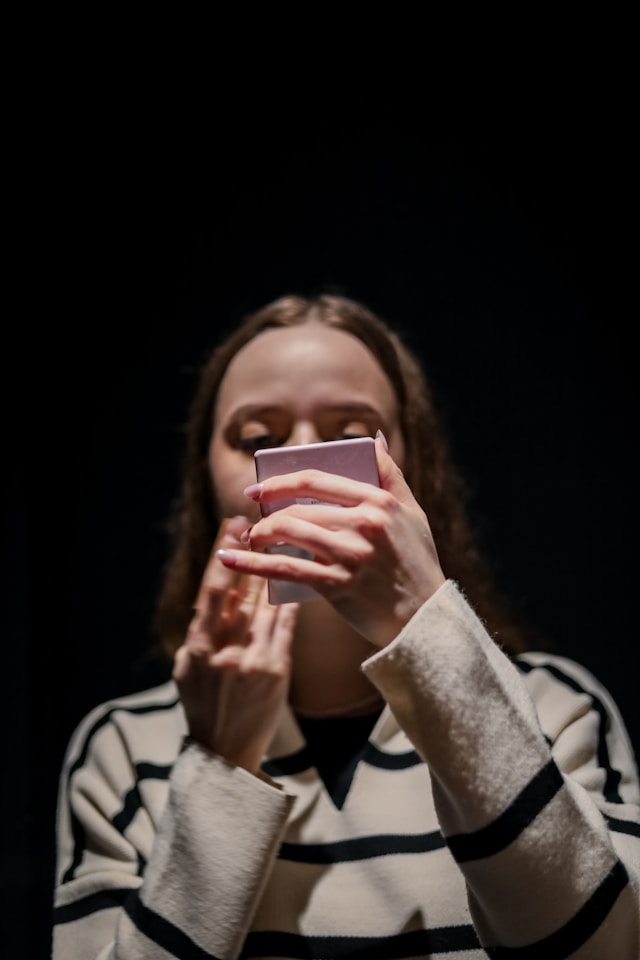 «Счета в опасности»: олончанка едва не перевела миллион рублей мошенникам, а началось со звонка якобы с почты