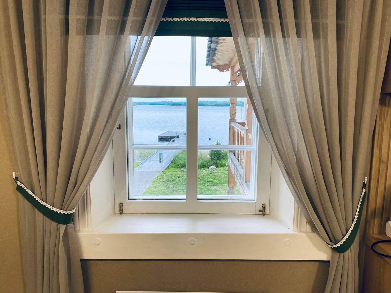 Время остановилось: узнали, как отдыхают в старинном доме рядом с Кижами