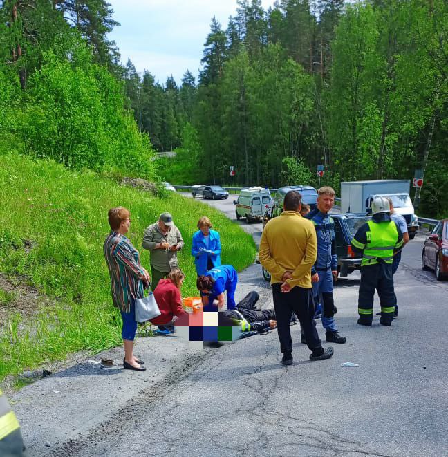 Мотоциклист пострадал при столкновении с иномаркой на трассе в Карелии