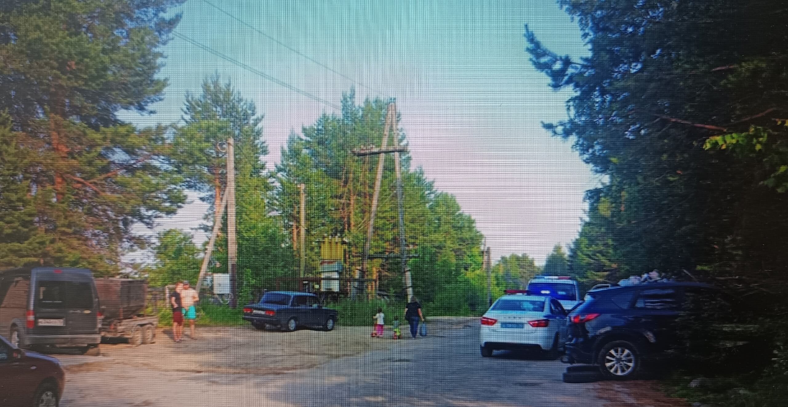 Автоледи куролесила в дачном кооперативе на севере Карелии: пострадали пешеход и стоящая иномарка