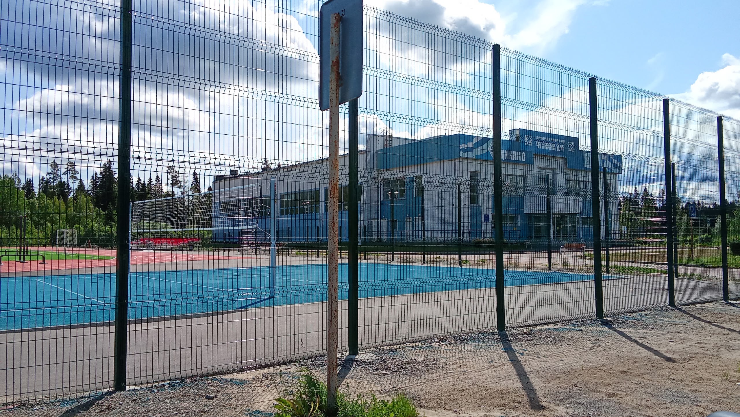 Жители Лахденпохья недоумевают, почему новая спортивная площадка не пользуется спросом
