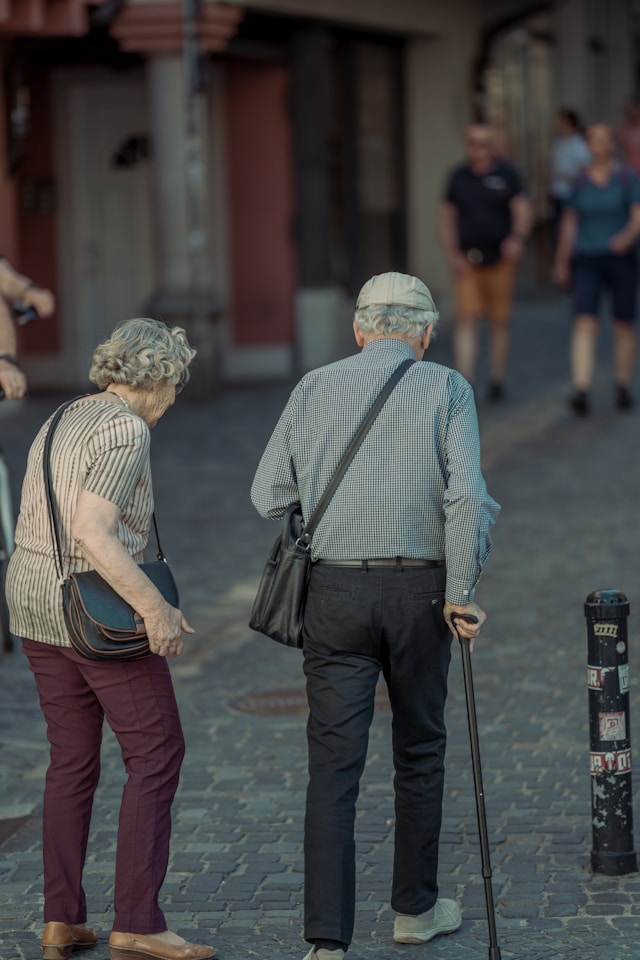 Мошенники выманили более 1,2 млн рублей у семьи пенсионеров из Петрозаводска и оставили без автомашины