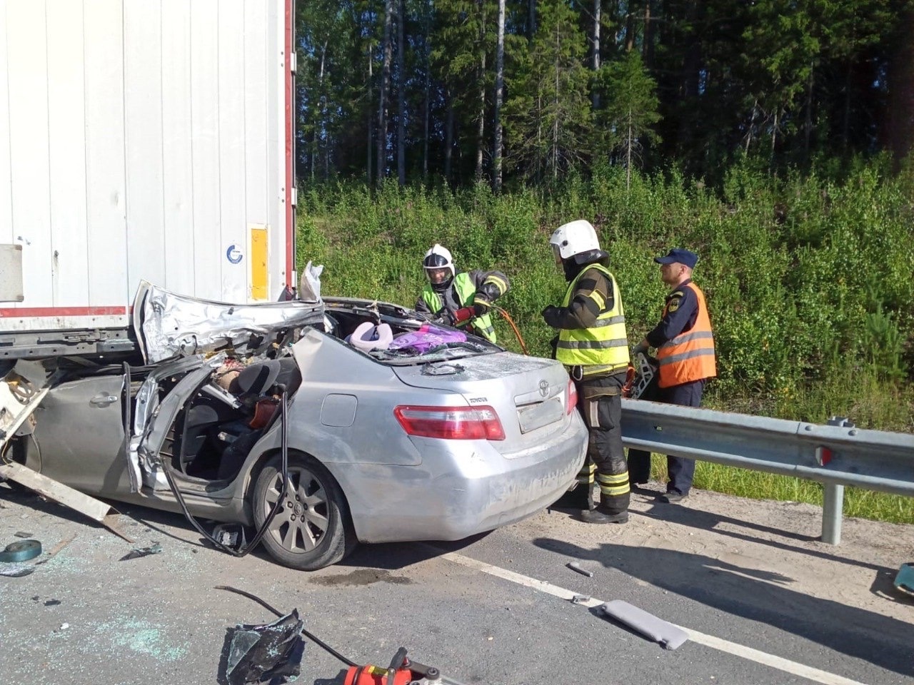 Смертельное ДТП в Пряжинском районе: легковой автомобиль въехал под фуру