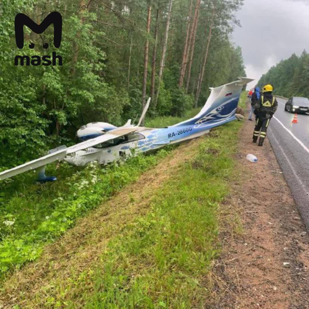 Легкомоторный самолёт, летевший с Валаама, сел на трассу в Ленобласти