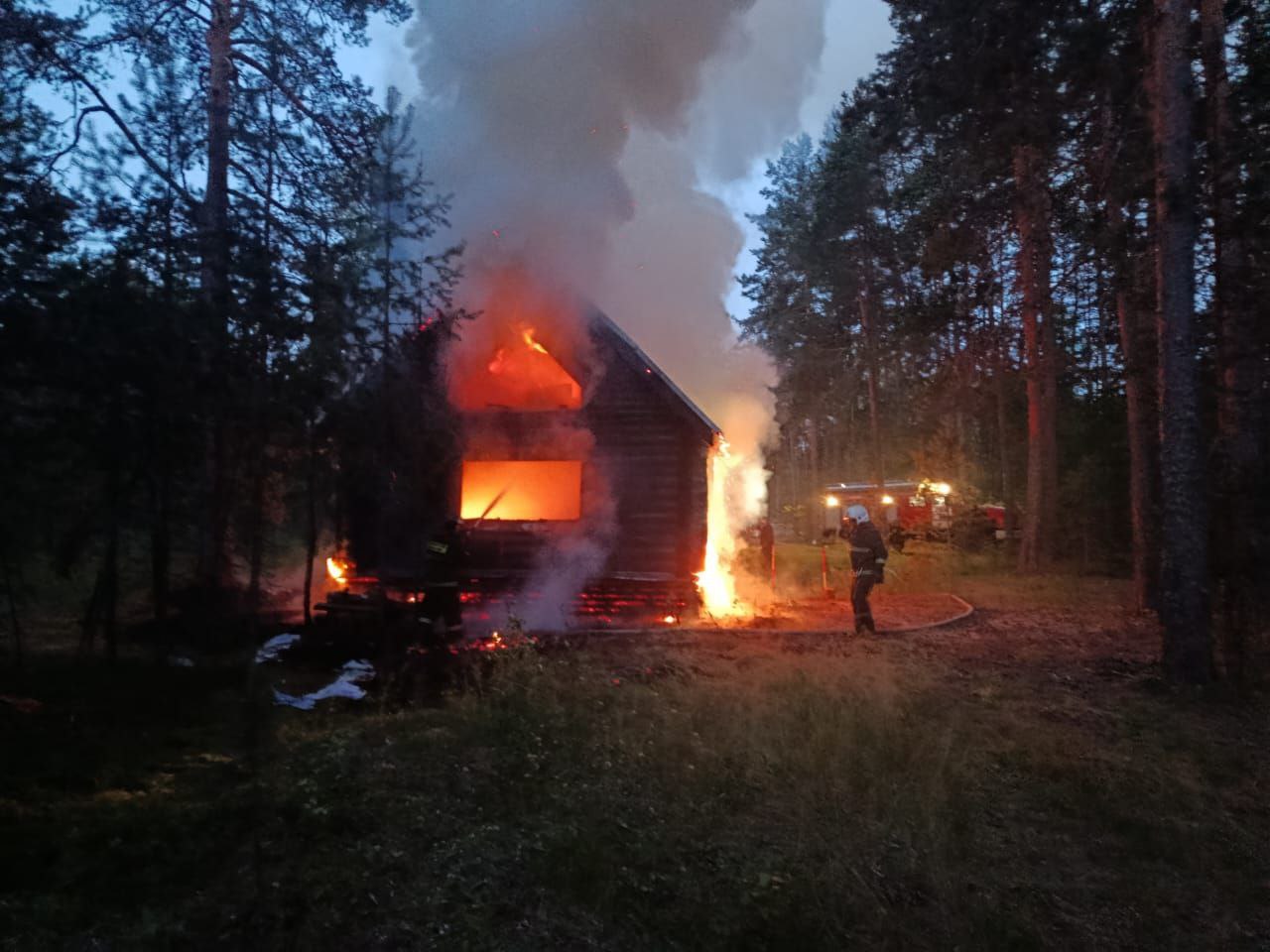 Частный дом сгорел дотла в деревне Карелии