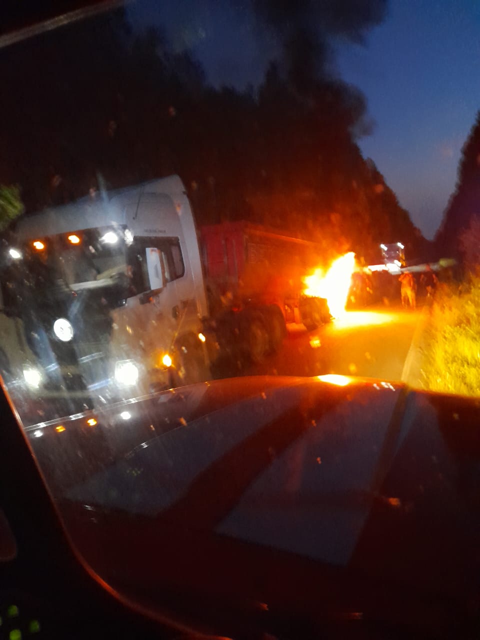 Самосвал полыхал в районе Карелии
