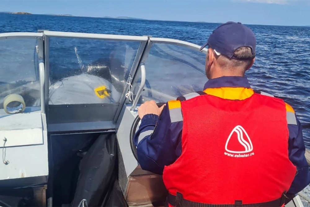 Спасатели прекратили активную фазу поисков пропавших в Белом море байдарочников