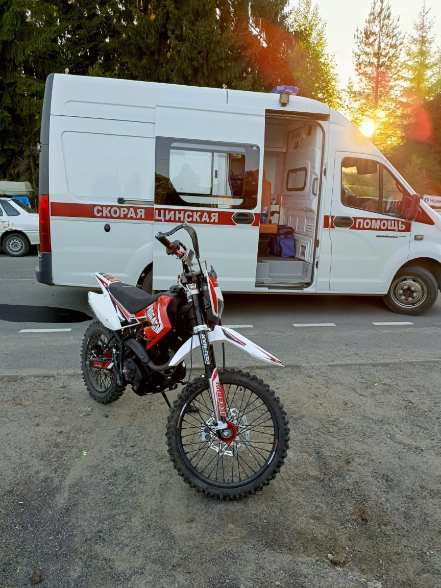 Водитель питбайка жестко врезался в легковушку в Прионежском районе