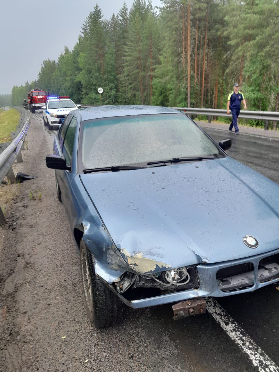 Легковушка налетела на отбойник в районе Карелии