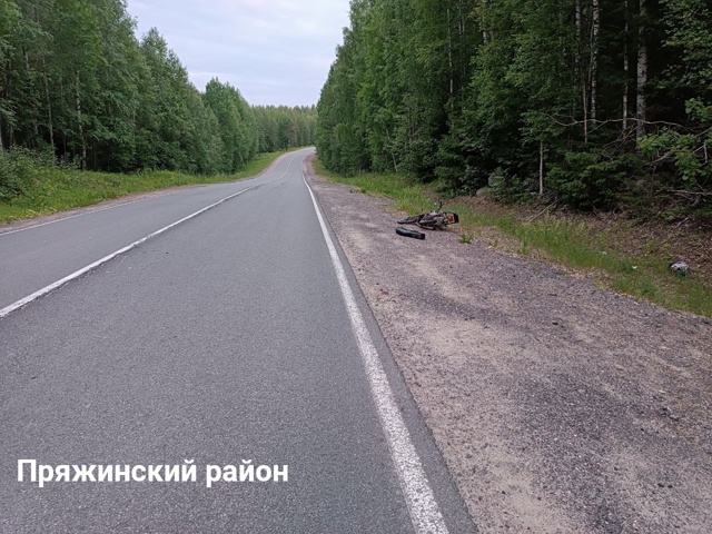 Оседлавшая мопед девушка-подросток ночью перевернулась на трассе в Карелии