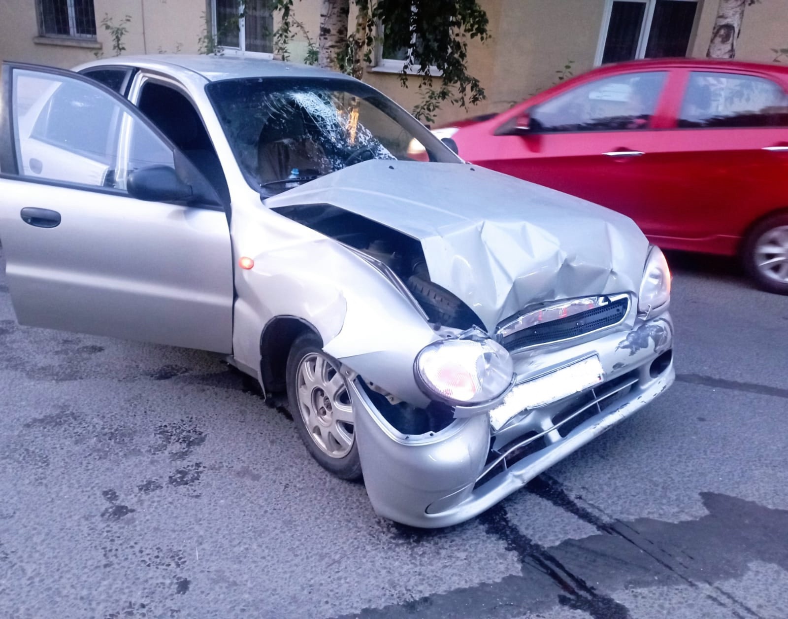 Ребенок попал в больницу после столкновения иномарок в крупном районе Петрозаводска