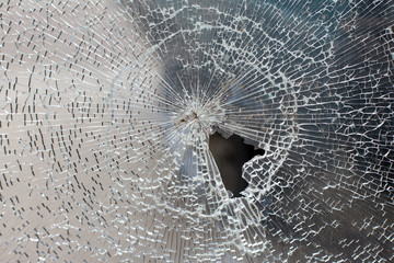 Петрозаводчанин проник ночью в магазин за добавкой спиртного