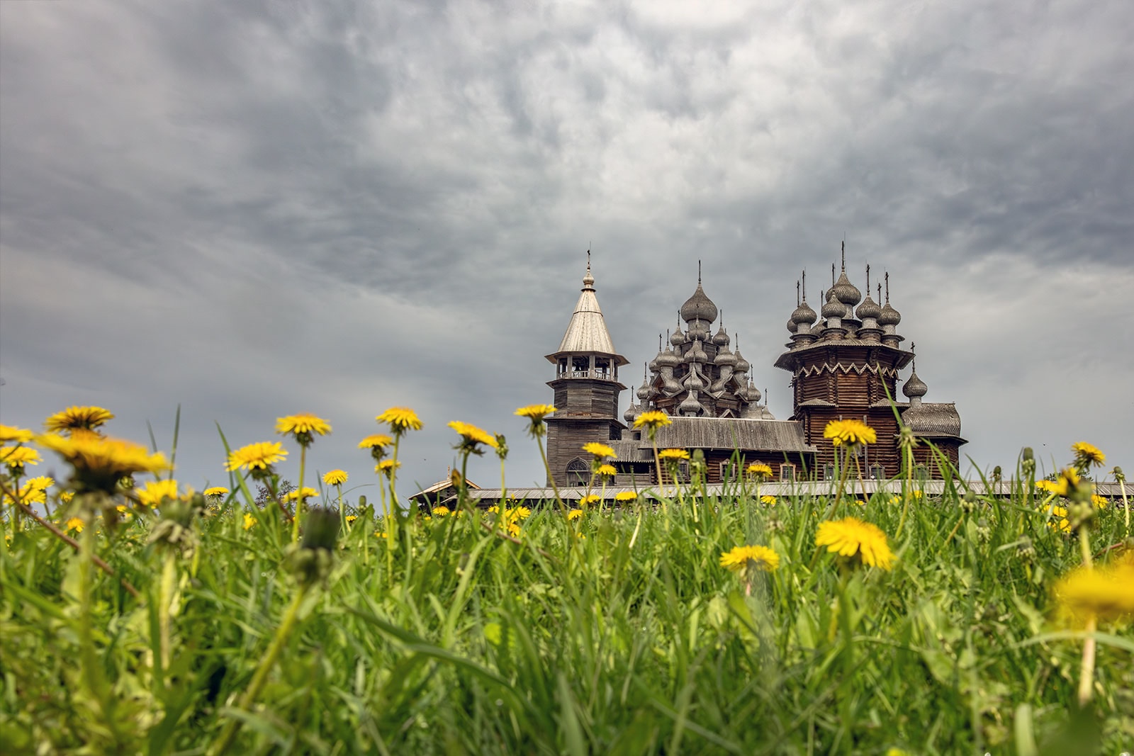Архитектурный ансамбль Кижей попал на обложку нового учебника