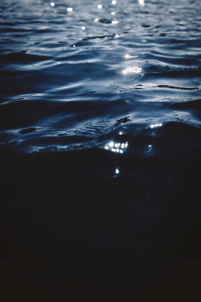 Выпавший из лодки в Сегежском округе мужчина утонул