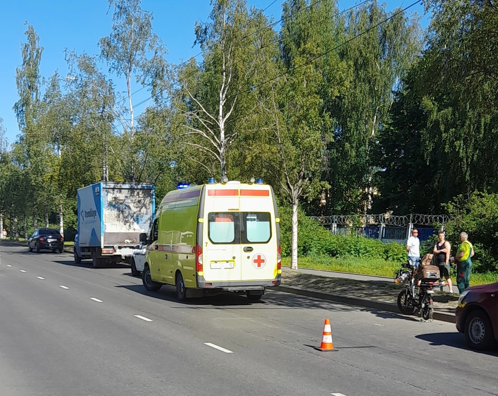 Иномарка сбила велосипедиста на одной из дорог Петрозаводска
