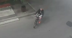 Полиция разыскивает девушку, подозреваемую в краже велосипеда