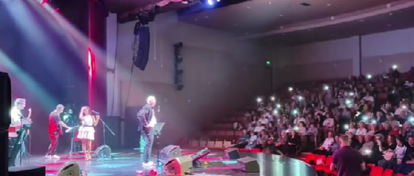 Известный российский поэт и композитор выступил в Костомукше с концертом